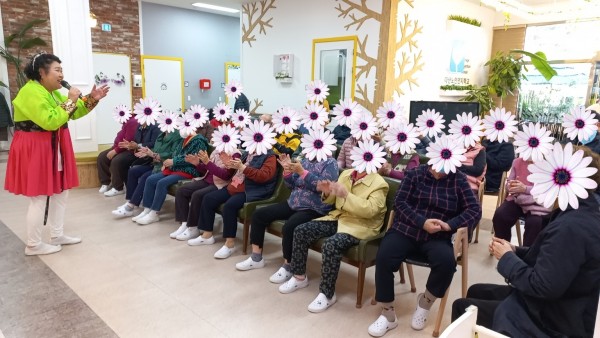 thumb1c21fc9a3c32def74f44fdfd6e6dbc56_1698385812_5908.jpg