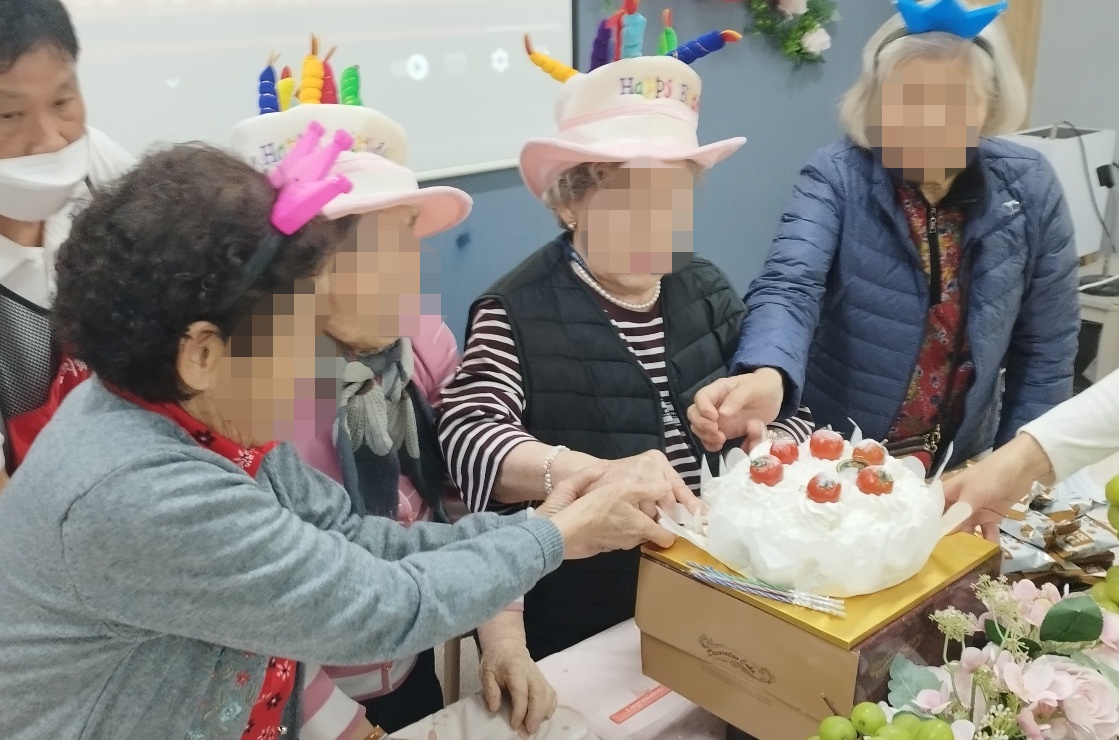 /user/d/dasanocs/editor/2410/c5b776455060d4f13b7e4db559cc0abc_1729745351_0283.jpg 이미지크게보기
