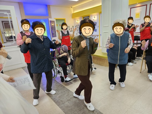thumbe78544588fa0c4418ff1191949b238ea_1746595606_0928.jpg