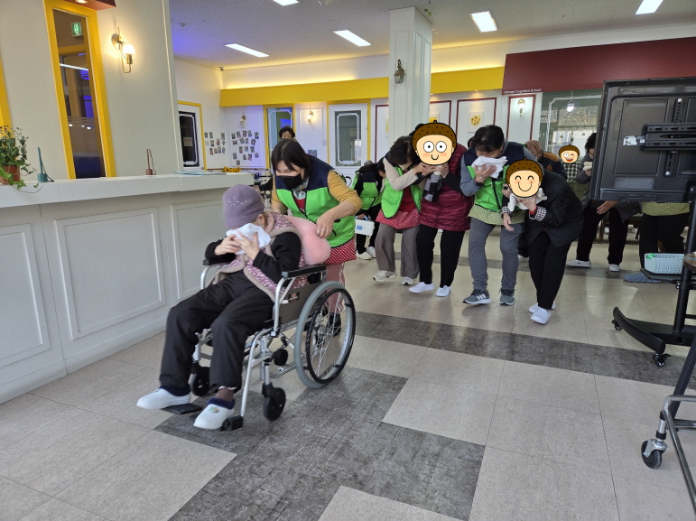 /user/d/dasanocs/editor/2511/dc72c53722be746cc0b39bad3a3d968f_1763976748_0936.jpg 이미지크게보기